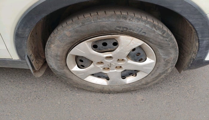 2023 Mahindra XUV300 W6 1.2 PETROL, Petrol, Manual, 24,040 km, tyre