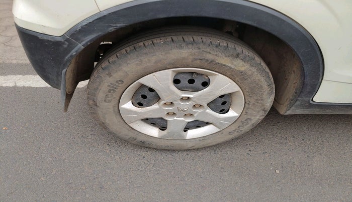 2023 Mahindra XUV300 W6 1.2 PETROL, Petrol, Manual, 24,040 km, tyre