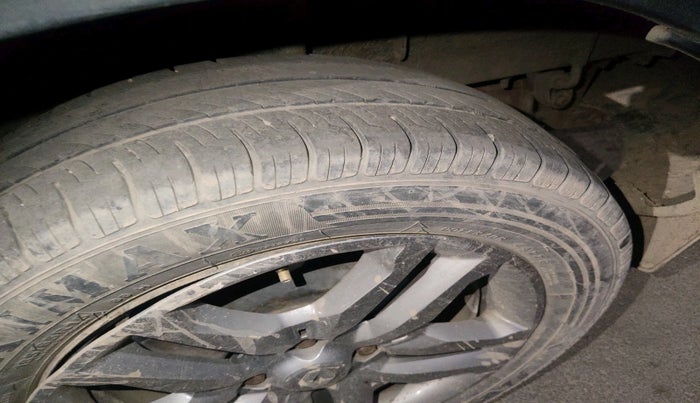 2020 Renault TRIBER RXZ, Petrol, Manual, 1,13,384 km, tyre