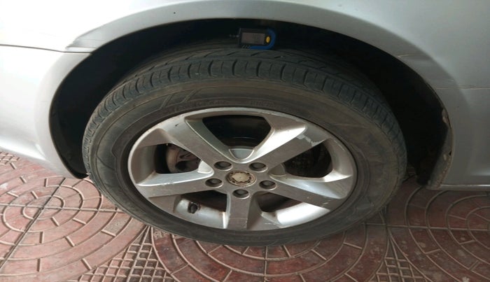 2011 Skoda Laura ELEGANCE 2.0 TDI CR AT, Diesel, Automatic, 1,29,091 km, tyre