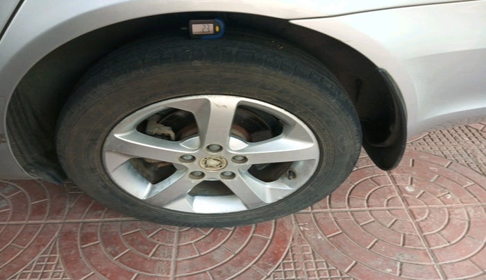 2011 Skoda Laura ELEGANCE 2.0 TDI CR AT, Diesel, Automatic, 1,29,091 km, tyre