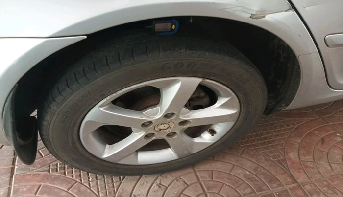 2011 Skoda Laura ELEGANCE 2.0 TDI CR AT, Diesel, Automatic, 1,29,091 km, tyre