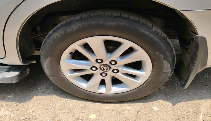 2017 Toyota Innova Crysta 2.4 VX 7 STR, Diesel, Manual, 1,68,313 km, tyre