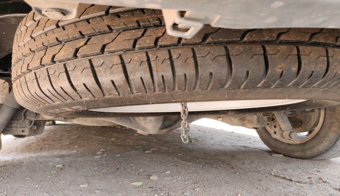 2017 Toyota Innova Crysta 2.4 VX 7 STR, Diesel, Manual, 1,68,313 km, tyre