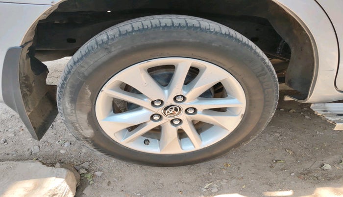 2017 Toyota Innova Crysta 2.4 VX 7 STR, Diesel, Manual, 1,68,313 km, tyre