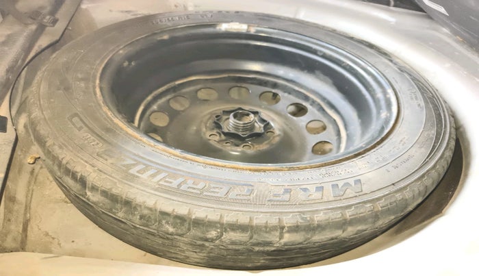 2011 Volkswagen Jetta HIGHLINE TDI AT, Diesel, Automatic, 1,36,910 km, tyre