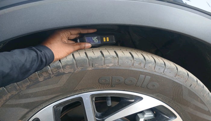 2024 Mahindra XUV300 W8 (O) 1.2 PETROL, Petrol, Manual, 13,174 km, tyre