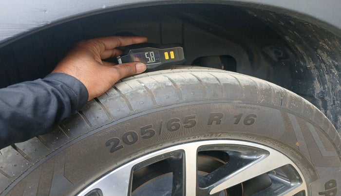 2024 Mahindra XUV300 W8 (O) 1.2 PETROL, Petrol, Manual, 13,174 km, tyre