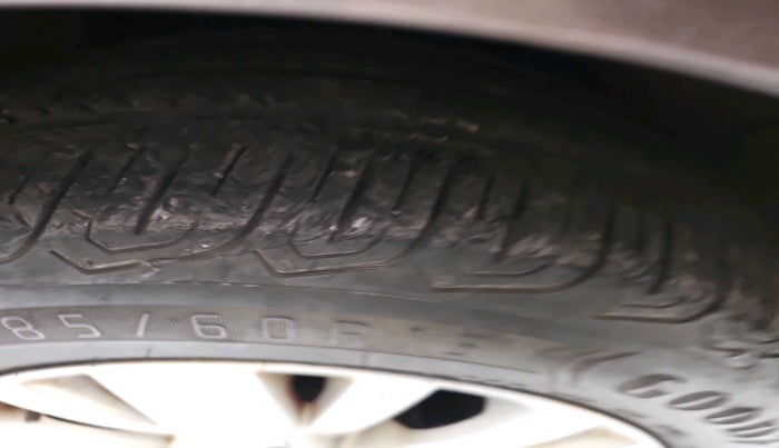 2014 Volkswagen Vento HIGHLINE PETROL AT, Petrol, Automatic, 64,974 km, tyre