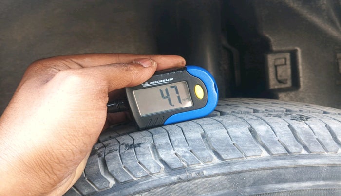 2013 Maruti OMNI E 8 STR, Diesel, Manual, 1,08,330 km, tyre