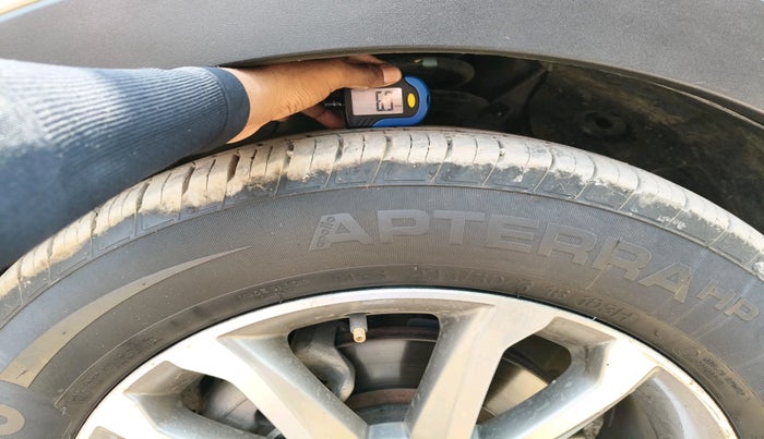 2015 Hyundai Santa Fe 2 WD AT, Diesel, Automatic, 1,25,153 km, tyre