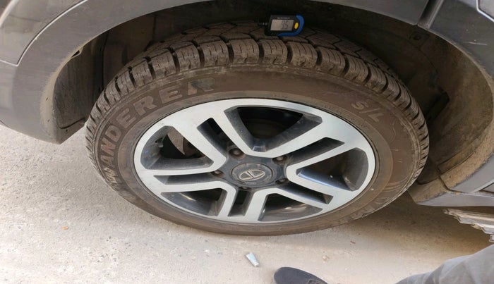 2018 Tata Hexa XTA 4X2 7 STR, Diesel, Automatic, 69,491 km, tyre