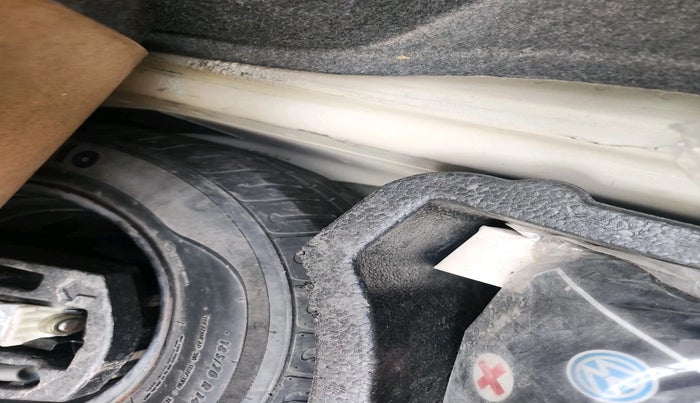 2011 Volkswagen Vento TRENDLINE 1.6, Petrol, Manual, 98,833 km, tyre