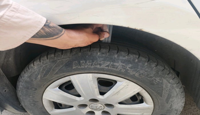 2011 Volkswagen Vento TRENDLINE 1.6, Petrol, Manual, 98,833 km, tyre