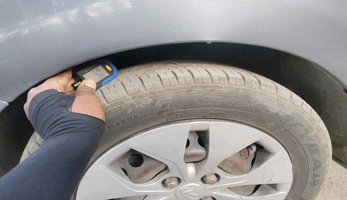 2017 Hyundai Xcent E+, CNG, Manual, 74,152 km, tyre