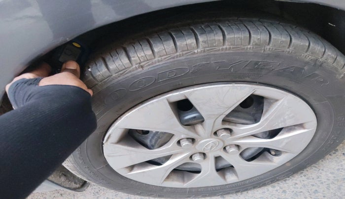 2017 Hyundai Xcent E+, CNG, Manual, 74,152 km, tyre