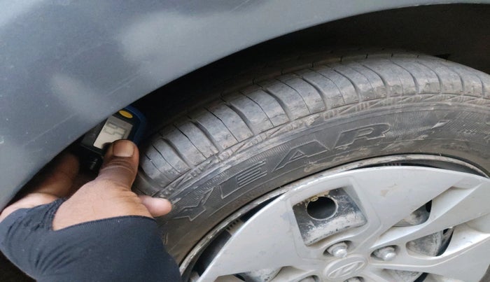 2017 Hyundai Xcent E+, CNG, Manual, 74,152 km, tyre