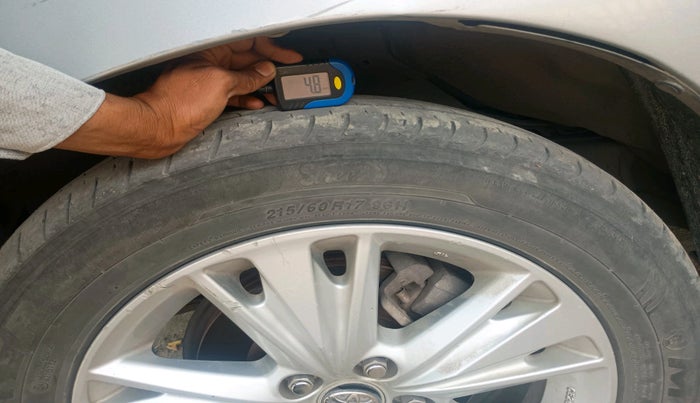 2016 Toyota Innova Crysta 2.8 ZX AT 7 STR, Diesel, Automatic, 1,75,314 km, tyre