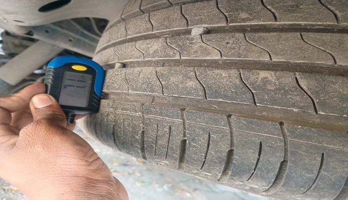 2016 Toyota Innova Crysta 2.8 ZX AT 7 STR, Diesel, Automatic, 1,75,314 km, tyre