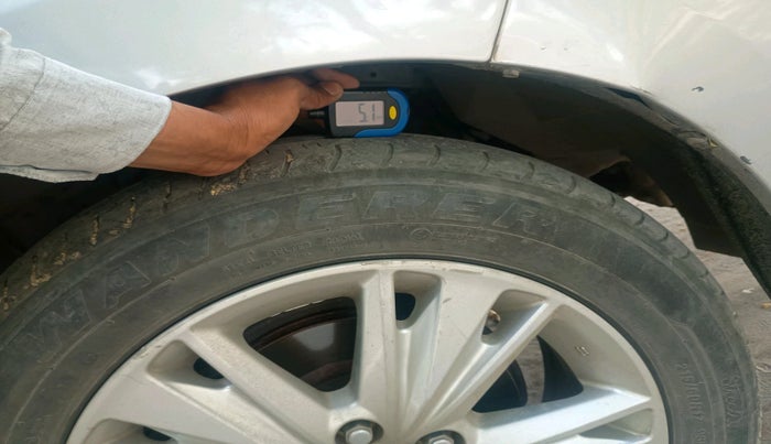 2016 Toyota Innova Crysta 2.8 ZX AT 7 STR, Diesel, Automatic, 1,75,314 km, tyre