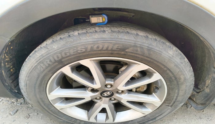 2016 Hyundai Santa Fe 2 WD, Diesel, Manual, 1,04,900 km, tyre