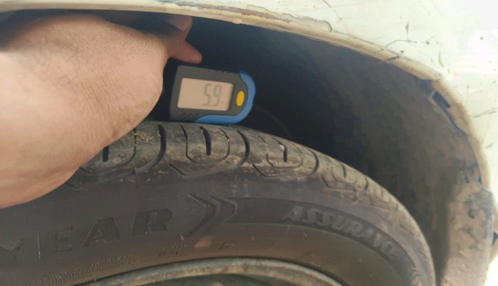 2011 Volkswagen Vento HIGHLINE 1.6 MPI, Petrol, Manual, 50,060 km, tyre