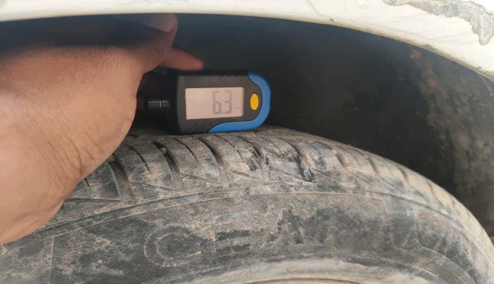 2011 Volkswagen Vento HIGHLINE 1.6 MPI, Petrol, Manual, 50,060 km, tyre