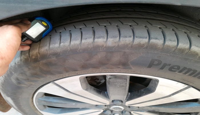 2022 Volvo XC 40  Recharge P8 , Electric, Automatic, 51,540 km, tyre