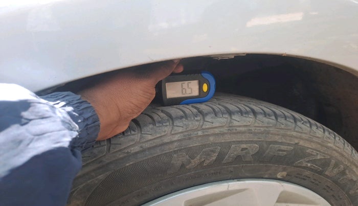 2018 Datsun Go T, CNG, Manual, 80,024 km, tyre