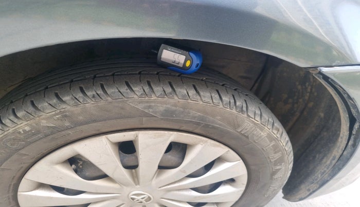 2015 Toyota Etios Liva G, Petrol, Manual, 1,04,113 km, tyre