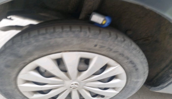 2015 Toyota Etios Liva G, Petrol, Manual, 1,04,113 km, tyre