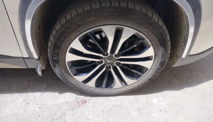 2021 MG HECTOR SHARP HYBRID 1.5 PETROL, Petrol, Manual, 1,47,073 km, tyre