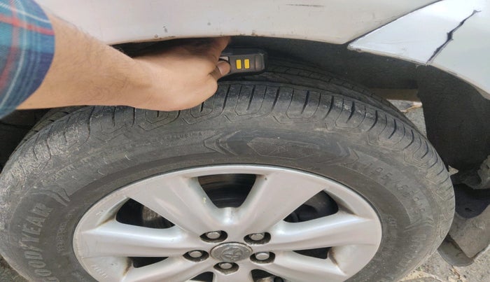 2013 Toyota Corolla Altis G PETROL, Petrol, Manual, 1,49,068 km, tyre