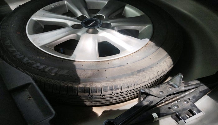 2013 Toyota Corolla Altis G PETROL, Petrol, Manual, 1,49,068 km, tyre