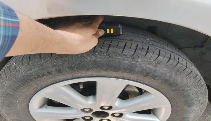 2013 Toyota Corolla Altis G PETROL, Petrol, Manual, 1,49,068 km, tyre