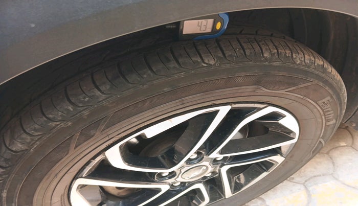 2022 KIA CARENS LUXURY PLUS 1.5 DIESEL AT 7 STR, Diesel, Automatic, 1,06,810 km, tyre