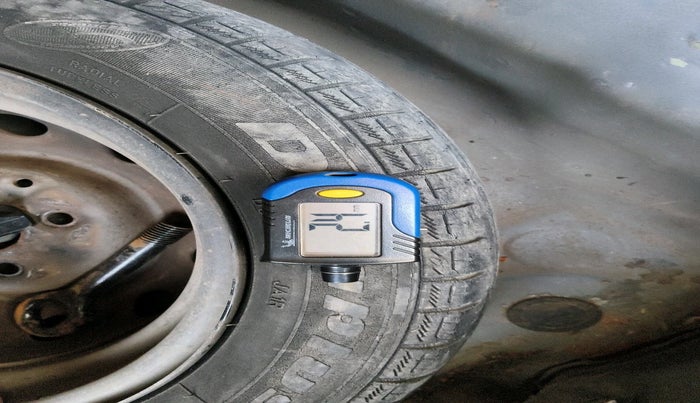 2017 Hyundai Eon SPORTZ, Petrol, Manual, 49,403 km, tyre