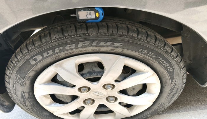 2017 Hyundai Eon SPORTZ, Petrol, Manual, 49,403 km, tyre