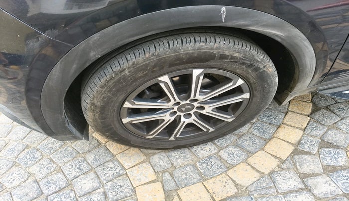 2021 Mahindra XUV700 AX 7 D MT 7 STR, Diesel, Manual, 1,20,443 km, tyre