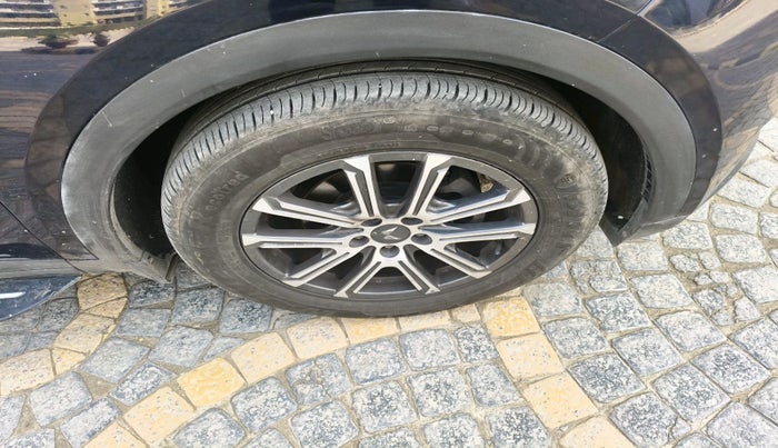 2021 Mahindra XUV700 AX 7 D MT 7 STR, Diesel, Manual, 1,20,443 km, tyre