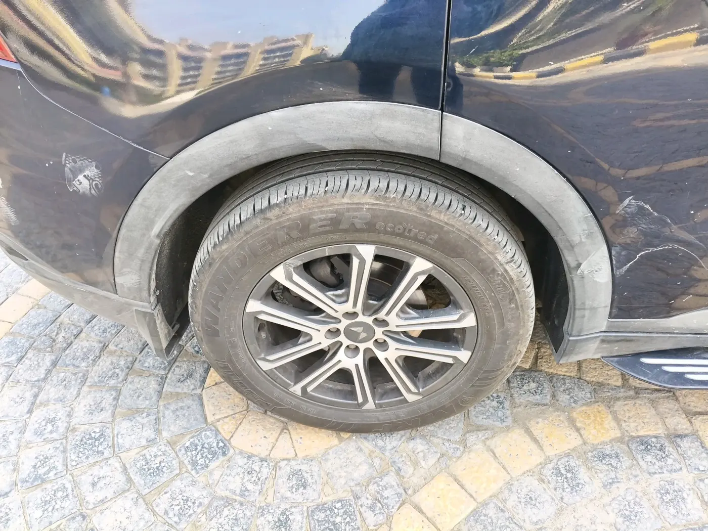 2021 Mahindra XUV700 AX 7 D MT 7 STR, Diesel, Manual, 1,20,443 km, tyre