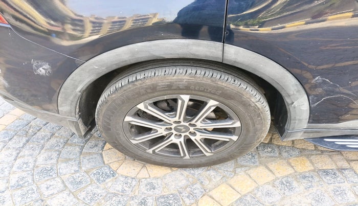 2021 Mahindra XUV700 AX 7 D MT 7 STR, Diesel, Manual, 1,20,443 km, tyre