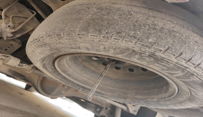 2007 Toyota Innova G4 2.5 7 STR, Diesel, Manual, 2,26,461 km, tyre