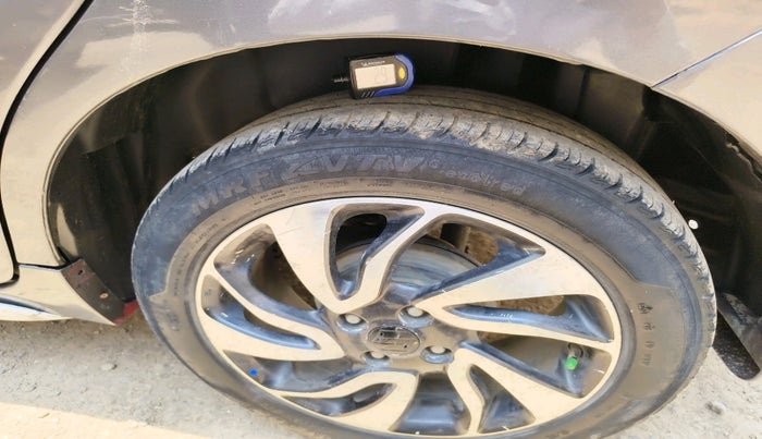 2017 Maruti Baleno DELTA PETROL 1.2, Petrol, Manual, 76,881 km, tyre