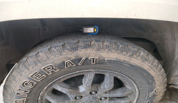 2016 Mahindra TUV300 T8, Diesel, Manual, 87,724 km, tyre