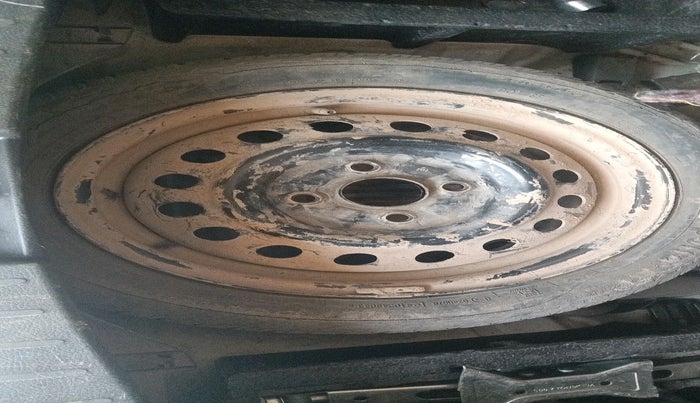 2015 Maruti Wagon R 1.0 VXI, Petrol, Manual, 17,422 km, tyre