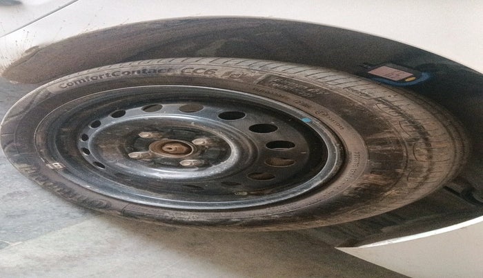 2015 Maruti Wagon R 1.0 VXI, Petrol, Manual, 17,422 km, tyre