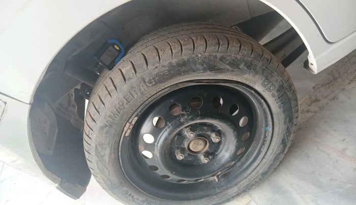 2015 Maruti Wagon R 1.0 VXI, Petrol, Manual, 17,422 km, tyre