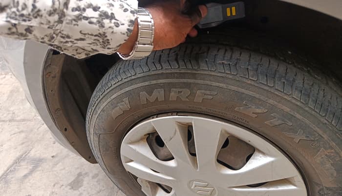 2013 Maruti Swift Dzire VDI, Diesel, Manual, 1,74,440 km, tyre