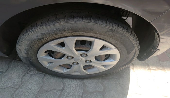 2015 Hyundai Grand i10 MAGNA 1.2 KAPPA VTVT, Petrol, Manual, 1,09,371 km, tyre